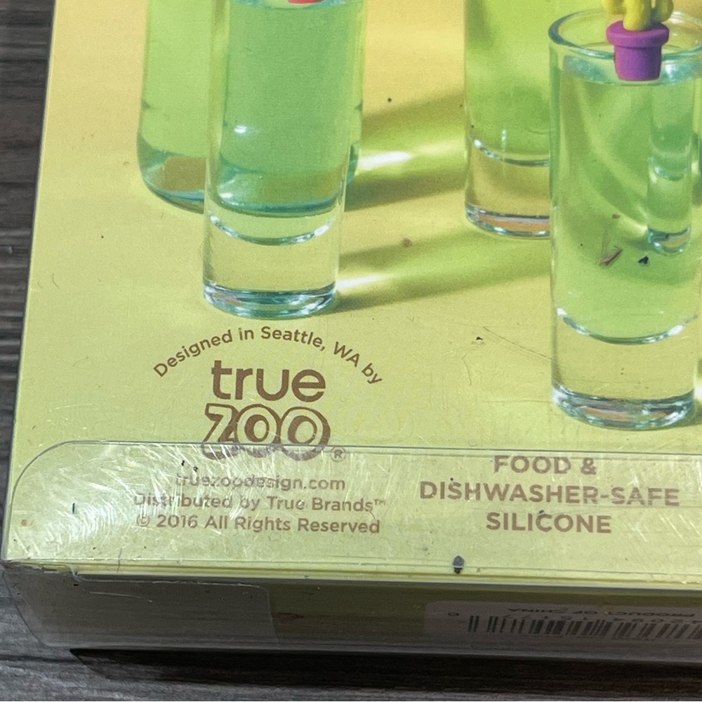True Zoo Cactus Themed 6 Silicone Drink Charms And Bottle Stopper New Open Box - Picture 10 of 15